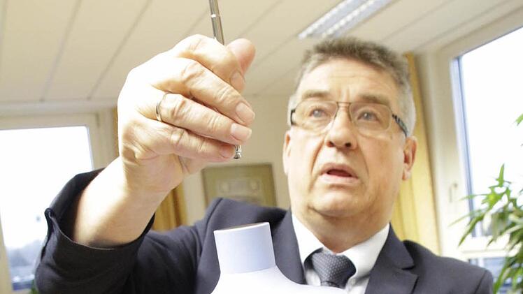 Die Isolatoren aus dem Hause Rosenthal hat Reinhold Müller revolutioniert. Foto: Josef Hofbauer
