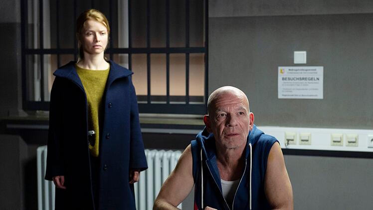 Ria Larsen (Karoline Schuch) versucht herauszufinden, was der Psychopath Eberhard Wernicke (Martin Wuttke) über die Morde weiß.