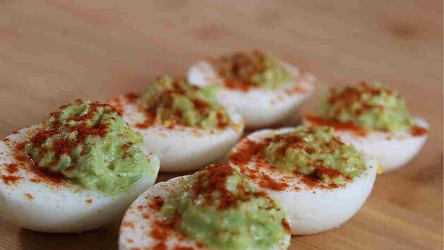 Gefuellte-Eier-mit-Avocado.jpg