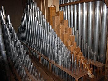 Das Innenleben der Vestenbergsgreuther Orgel weist rund 500 Pfeifen auf. Fotos: Sonja Werner