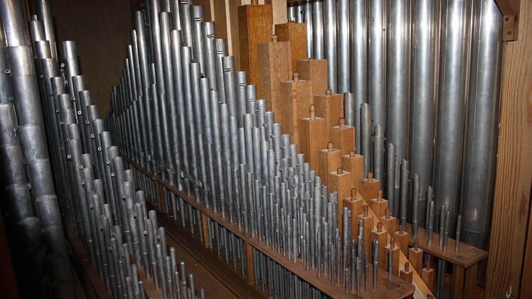 Das Innenleben der Vestenbergsgreuther Orgel weist rund 500 Pfeifen auf. Fotos: Sonja Werner