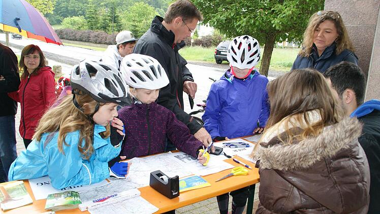 Für alle Altersklassen zu bewältigen sind die Strecken bei der Spaß-Rad-Tour des RSV Unterschleichach und der AOK. Foto: Sabine Weinbeer