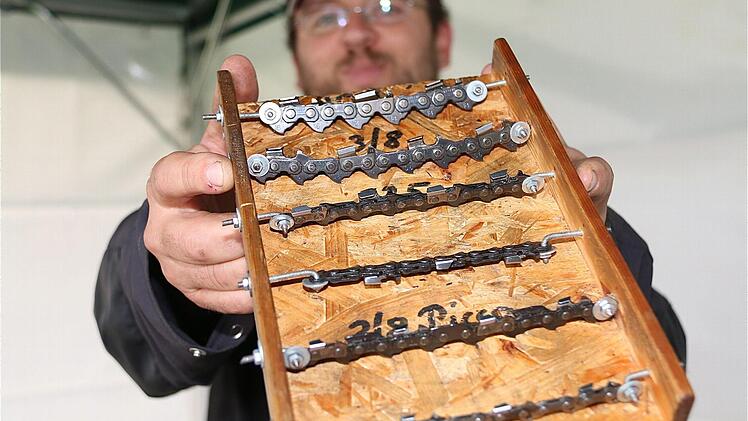 Sägeketten in richtigen Winkel schärfen.