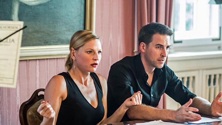 Impressionen vom Wandel-Konzert auf Schloss Callenberg im Rahmen des Festivals "Klanggrenzen": Corinna Mühle und Frederik LeberleFoto: Jochen Berger