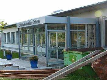 Die Gemeinde Großheirath hat mit der Generalsanierung der Schule etwas Größeres vor. Die Turnhallensanierung war dieses Mal im Gemeinderat an der Reihe. Foto: Lothar Weidner