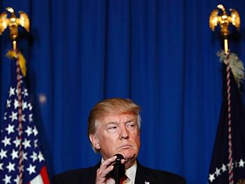 US-Präsident Donald Trump bei der Bekanntgabe des Vergeltungsschlags gegen das syrische Regime. Foto: Alex Brandon, dpa