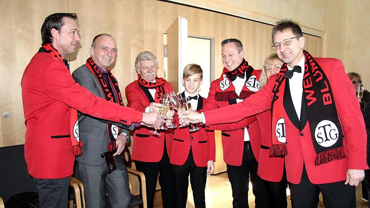 Ein Prosit auf die vergangene Session    Foto: Richard Sänger