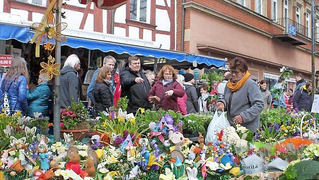 Manche nutzten die Möglichkeit, sich floral für Ostern einzudecken. Foto: Niklas Schmitt