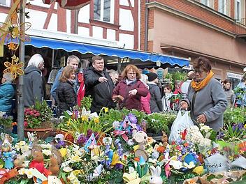 Manche nutzten die Möglichkeit, sich floral für Ostern einzudecken. Foto: Niklas Schmitt