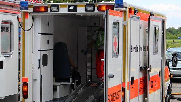 Die 68-J&auml;hrige wurde zur Abkl&auml;rung durch den hinzugerufenen Rettungsdienst in ein &ouml;rtliches Krankenhaus verbracht. Die weiteren Beteiligten blieben unverletzt.  Symbolfoto: pixbay.com/DerManuW