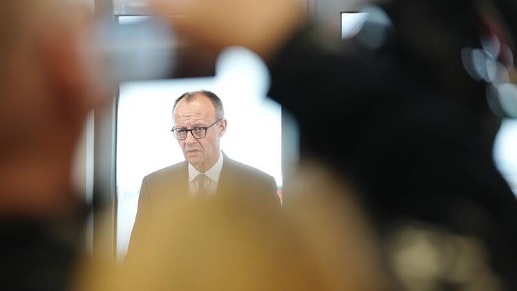Bundeskanzler Friedrich Merz reist in die Golfregion