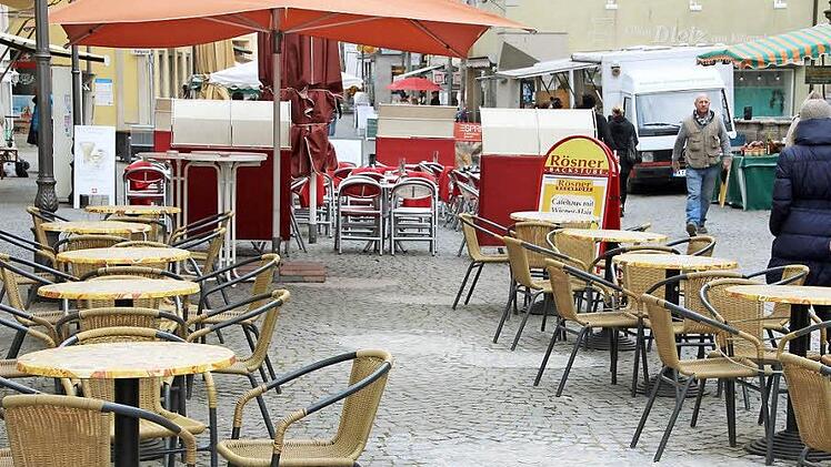 Als Wohnzimmer der Stadt wird der Marktplatz gerne bezeichnet. Für die Anschaffung von Tischen, Stühlen oder Sonnenschirmen bewilligt die Stadt einen Zuschuss.