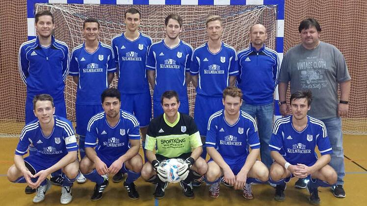 Gewann das Quali-Turnier in Münnerstadt: Der TSV Münnerstadt mit (hinten, von links) Tainer Adrian Gahn, Andreas Kraus, Sandro Wegmann, Basti Blank, Stefan Nöthling, Abteilungsleiter Manfred Back und Turnierleitung Stephan Glasauer sowie (vorne, von links) Niklas Markart, Ahmet Coprak, Johannes Wolf, Kevin Mangold und Tobias Kröckel. Foto: TSV MünnerstadtGlasauer