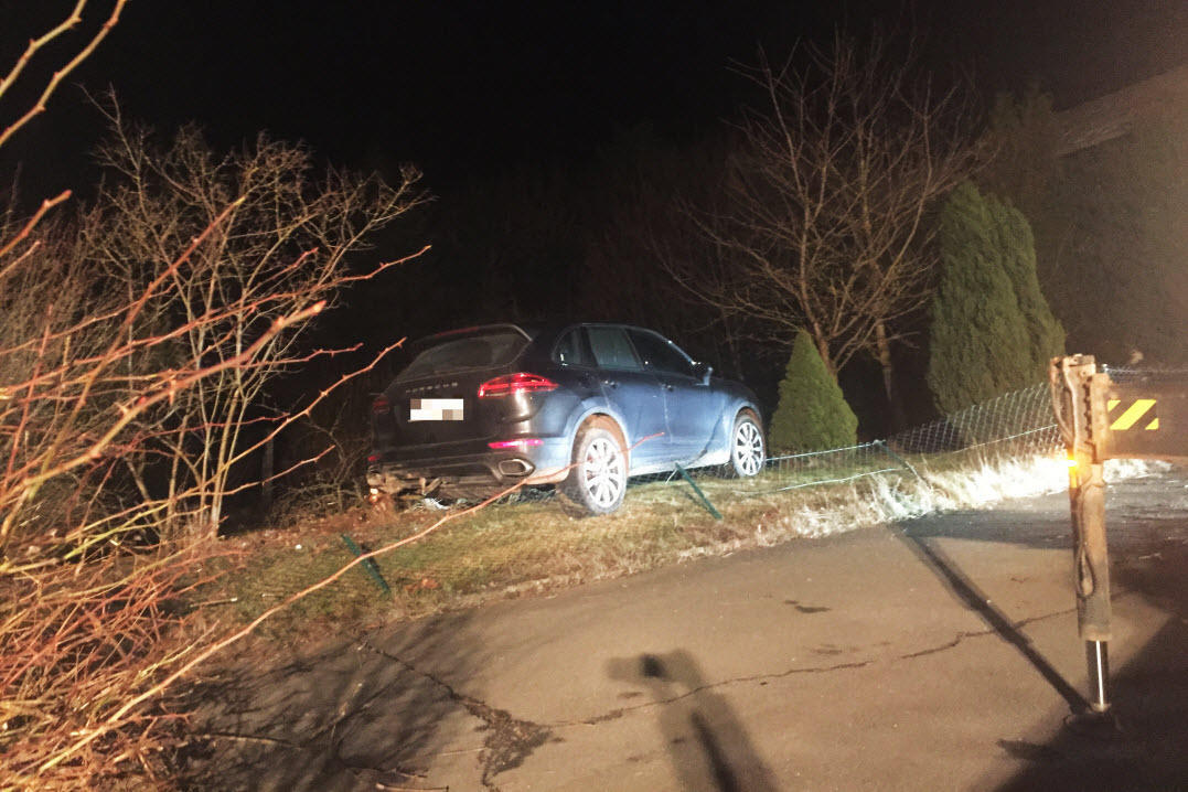 Verfolgungsjagd auf A9 endet in Vorgarten