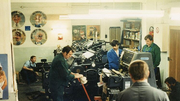 1981 wurde eine Offsetdruckmaschine angeschafft. Die neue Drucktechnik löste den Bleisatz nach und nach ab. Foto: Archiv Franz-Peter Nikolaus