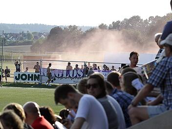1280 Zuschauer verfolgten vor vier Jahren das vorerst letzte Aufeinandertreffen zwischen der DJK Don Bosco Bamberg und dem FC Eintracht Bamberg (1:2). Am Rande des Spiels kam es allerdings zu unschönen Aktionen von manchen Gäste-Fans. Das soll sich nicht wiederholen, wenn sich die beiden Stadt-Konkurrenten am 2. Bayernliga-Spieltag am Mittwoch, 17. Juli, um 18.30 Uhr erneut gegenüberstehen.sportpress