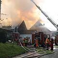 In Menchau bei Thurnau brannte ein Bauernhof lichterloh. Wohnhaus, Scheunen und St&auml;lle standen in Flammen. In den Ruinen wurden jetzt zwei Stiere geboren. Foto: Dagmar Besand