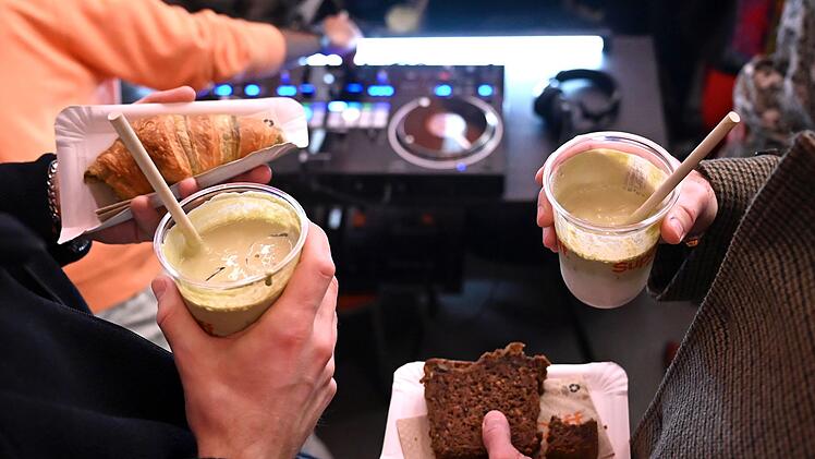 Catch-up-Kultur im Caf&eacute;: Haben wir nur noch Pseudofreunde?