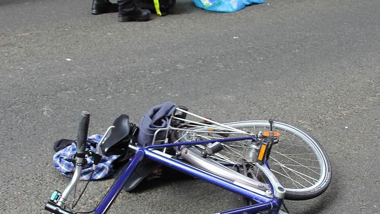 Das Fahrrad des Verunglückten. Der Achter im Hinterrad wirft Fragen auf.