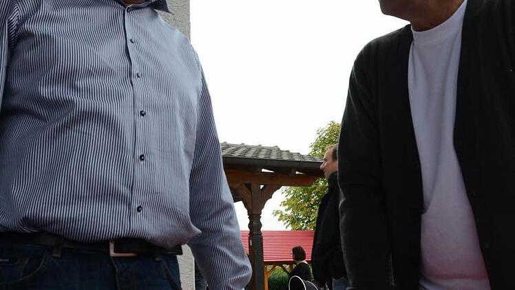 Im Gespräch: Karl-Heinz Elflein von der Eltern-Initiative und Bernd Heid.