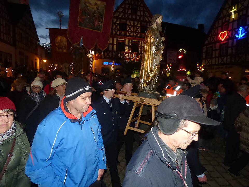 Besucherrekord bei Lichterprozession Pottenstein