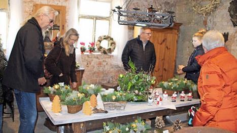 Die Besucher zeigten gro&szlig;es Interesse und kauften kr&auml;ftig ein. Foto: privat