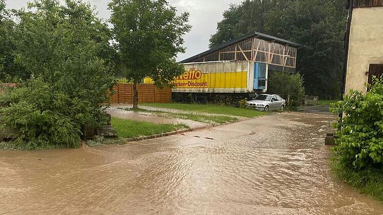 Hochwasser in Altenkunstadt: In einem Teil der Gemeinde liefen am Donnerstag Keller voll.