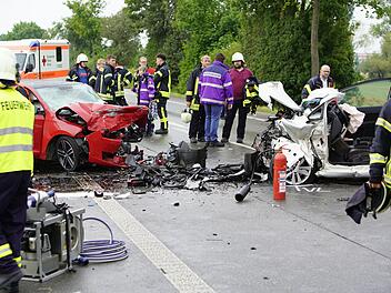 Frontalzusammensto&szlig; auf B9