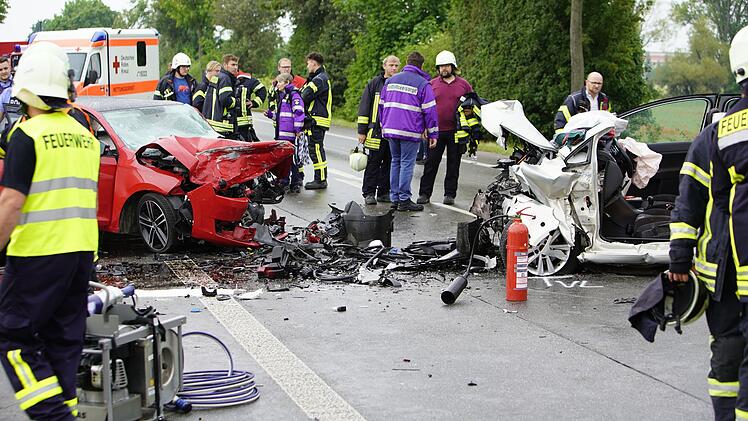 Frontalzusammensto&szlig; auf B9