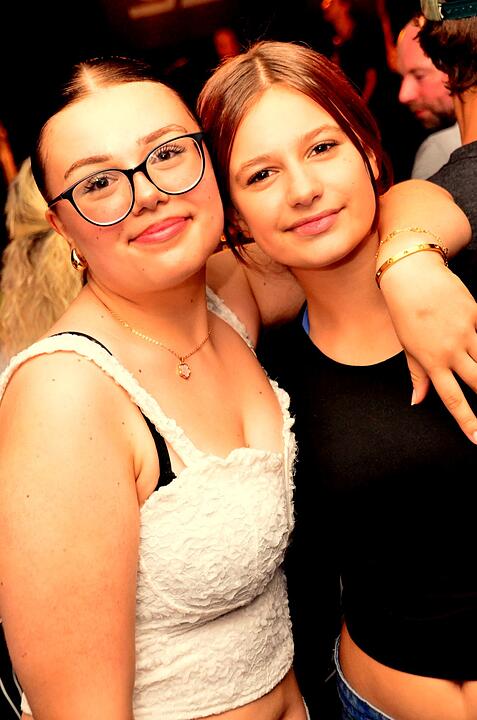 Party mit der Band "CAVELAND"