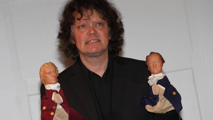 Martin Neubauer spürte viel Humorvolles und manch Kurioses aus der deutschen Literatur auf.  Foto: Gerda Völk