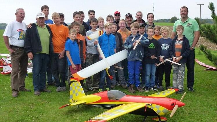 Die Teilnehmer des Modellflugzeugkurses.  Foto: MSG