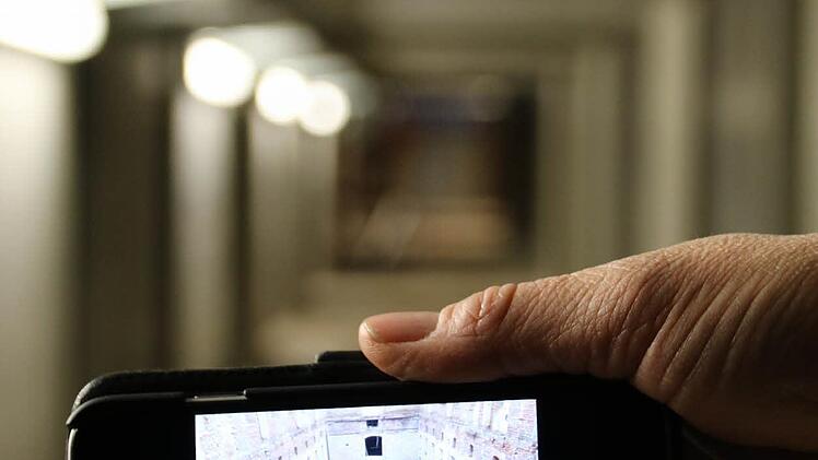 Archivbild und aktuelle Situation: Der Keller wurde ausgegraben und mit Beton aufgefüllt. Foto: Ralf Ruppert