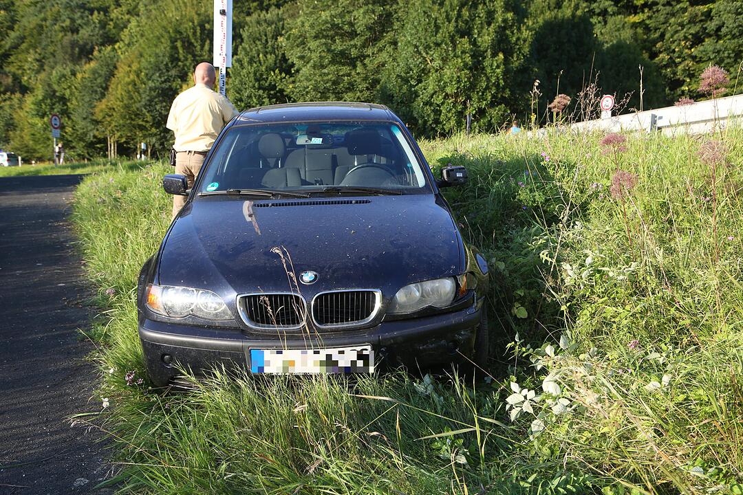Unterleinleiter:BMW kollidiert frontal mit Roller