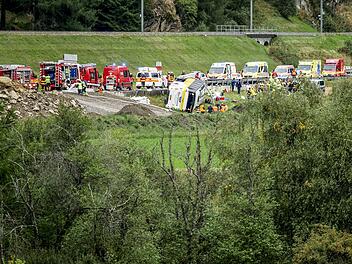 F&uuml;nf Tote bei Busunfall in der Schweiz