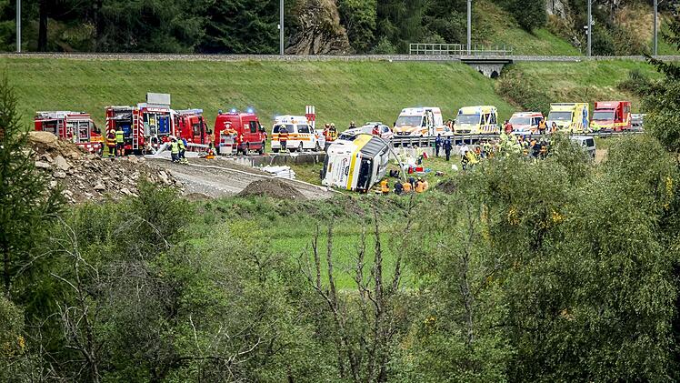 F&uuml;nf Tote bei Busunfall in der Schweiz