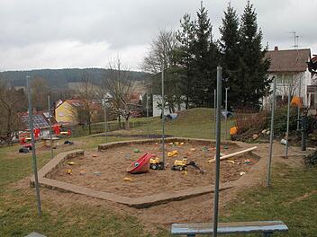 Beim Kindergarten " Arche Noah" in Schneckenlohe darf nur noch der Sandkasten benutzt werden. Die Neugestaltung für 60 000 Euro sorgte für Zündstoff im Gemeinderat Schneckenlohe. Foto: Herbert Fischer