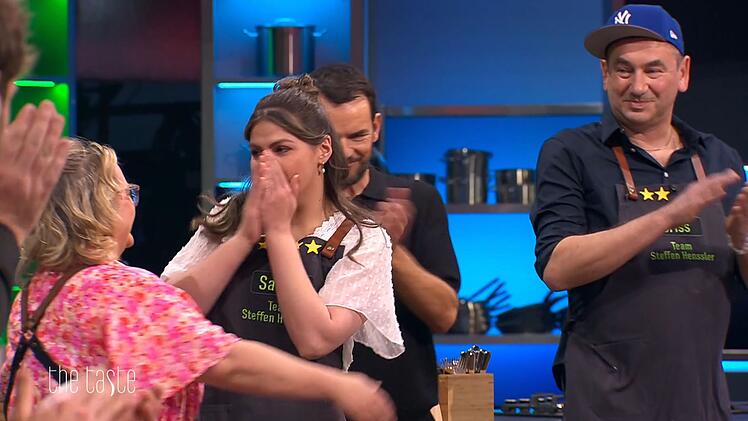 Sandra setzt sich im Duell gegen Carmen durch - und wird mit einem Ticket fürs Finale belohnt.