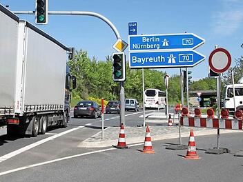 Die Autobahn war für gut zwei Stunden zwischen der Anschlussstelle Kulmbach-Neudrossenfeld und dem Dreieck Bayreuth/Kulmbach in Richtung Berlin gesperrt. Die Umleitung zur A9 führte über Bayreuth, doch viele wählten die Strecke über Kulmbach. Fotos: Alexander Hartmann