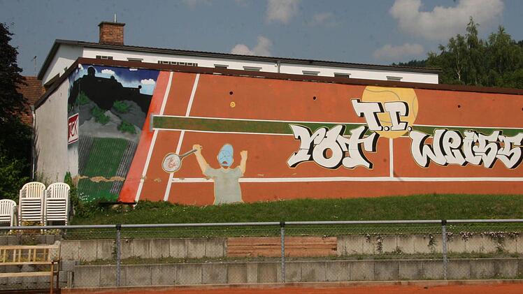 Die Plätze des TC Rot-Weiß sind bestens in Schuss - und der Tennisclub liegt mitten in der Stadt,