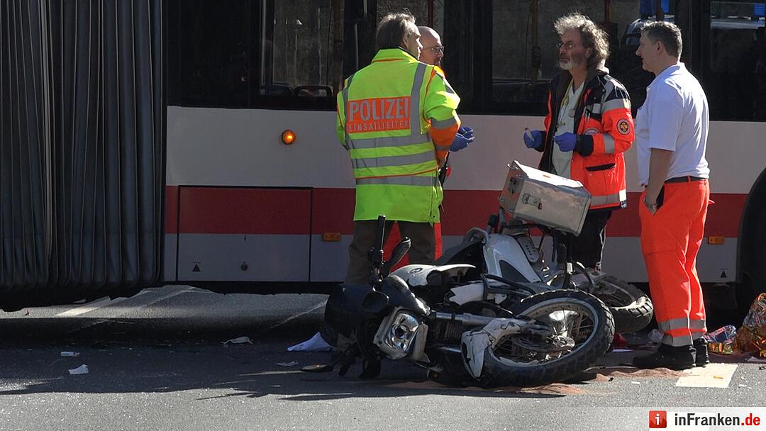 Tödlicher Unfall in Nürnberg: Motorrad kollidiert mit Linienbus