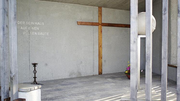 Der Kapelle-Rundwanderweg ist ab Mitte Mai eine weitere Attraktion in Fuchsstadt. Die Dreifaltigkeits-Kapelle am "Heinig" ist das jüngste der vier Gotteshäuschen. Foto: Winfried Ehling