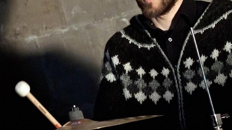 Baustellenkonzert in der Pfarrkirche St. Augustin: Johannes Klütsch am SChlagzeugFoto: Jochen Berger