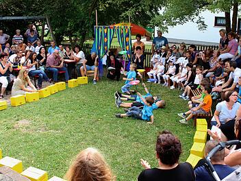 Kleine Artisten gab es zuhauf beim Züntersbacher Kindergarten-Jubiläum. 40 Jahre sind ein Grund zum Feiern. Foto: Steffen Vetter