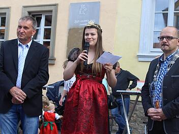 Stürmischer Start zum Weinfest: bis Montag wird gefeiert