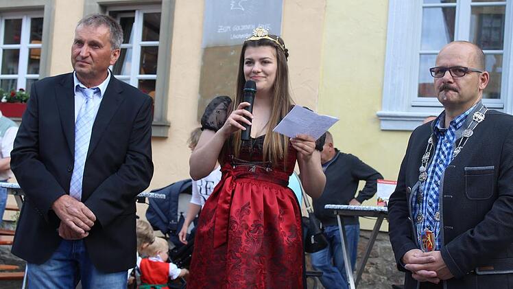 Stürmischer Start zum Weinfest: bis Montag wird gefeiert