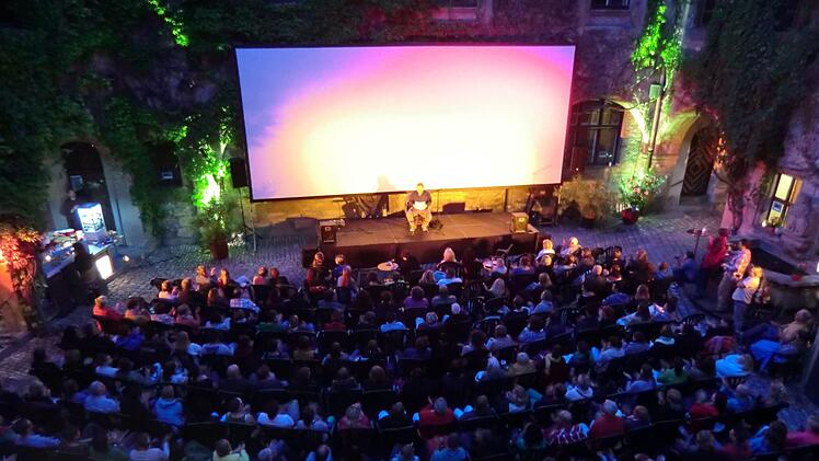 Filmgenuss unter Sternenhimmel: Das "Sommerkino" wartet auf fränkische Cineasten.  Foto: Lichtspiel/Odeon