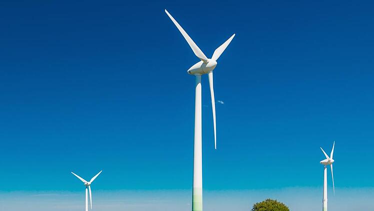 Bei Grafendobrach sollen drei Windräder gebaut werden.  Symbolfoto: jotily/Adobe Stock