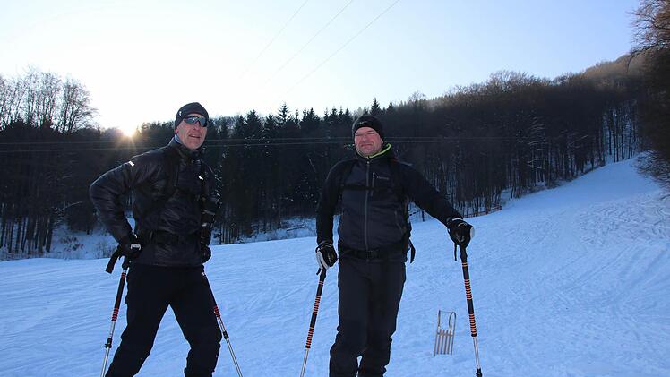 Tourengeher Jochen Ehrenberg und Michael Martin am Feuerberg. Foto: Ralf Ruppert
