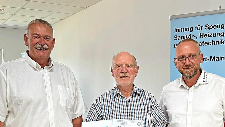 Obermeister Schuchbauer, Ehrenmitglied Kilian Schmidhuber und Gesch&auml;ftsstellenleiter Stefan K&ouml;ppe.